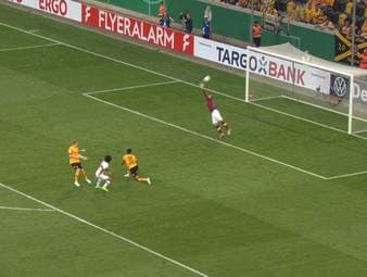 In einem engen Duell setzte sich der VfB Stuttgart knapp bei Dynamo Dresden durch und feierte trotz Unterzahl und drei Alutreffern den Einzug in die zweite Pokalrunde. 