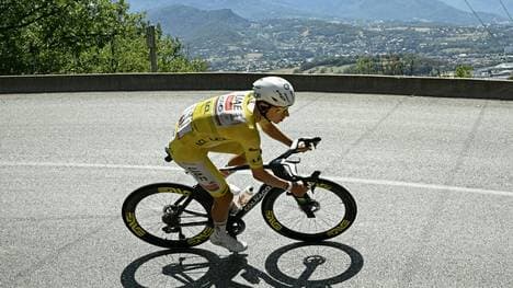 Pogacar in Gelb bei der Tour de France