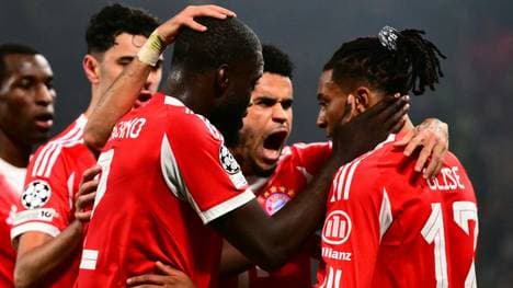 Spieler des FC Bayern beim Torjubel