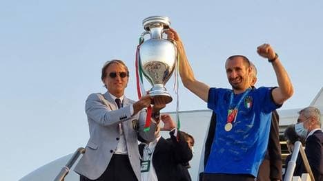 Italiens EM-Helden nach der Landung in Rom