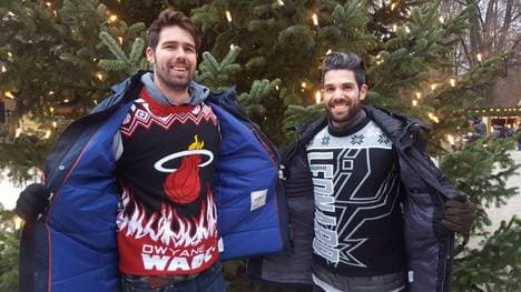 Diese beiden Christmas Sweater werden in der Sendung "Fastbreak - Dein NBA Week Pass" verlost