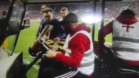 Jayden Oosterwolde musste mit einem Wagen vom Feld gebracht werden