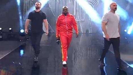 Stokely Hathaway (M.) verbündete sich bei AEW Dynamite mit FTR