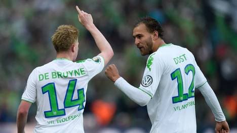 Bas Dost (r.) feiert mit Kevin De Bruyne