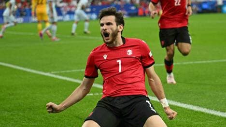 Chwitscha Kwarazchelia bejubelt seinen Treffer