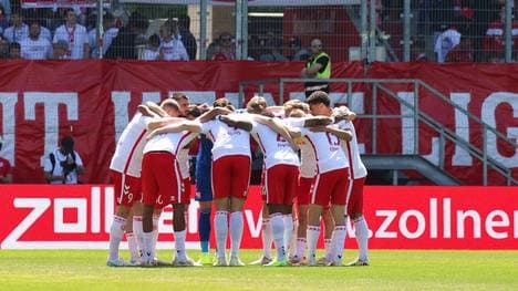 Der Jahn Regensburg bestritt gegen den KSC sein vorerst letztes Zweitliga-Heimspiel