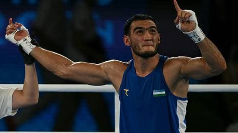 Mullojonow unmittelbar nach seinem Olympiasieg