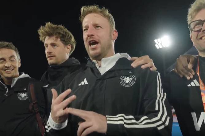 "In zwei Tagen rutschen wir hier mit dem WM-Pokal" 