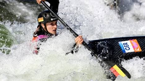 Ricarda Funk kämpft mit dem Wildwasser