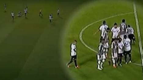 Fred schlug einen Spieler am gegnerischen Strafraum