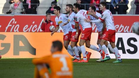 SSV Jahn Regensburg v Hamburger SV - Second Bundesliga