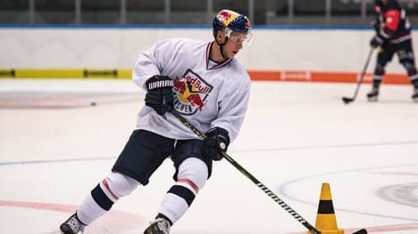 Dominik Kahun wird nochmal das Trikot von Red Bull München tragen