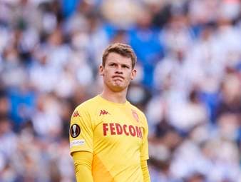 Einige Fans schießen sich auf Nübel ein