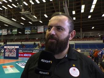 Stuttgarts Trainer begeistert: "Die Mannschaft trauert, aber schafft es trotzdem"