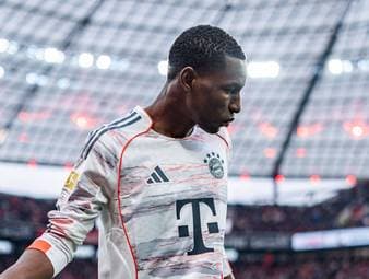 Nicolas Jackson kassiert schon die dritte Rote Karte innerhalb von zehn Monaten. Der Kane-Backup steht sich in der entscheidenden Saisonphase selbst im Weg und besiegelt damit womöglich sein Aus beim FC Bayern.