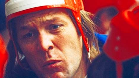 Erich Kühnhackl wurde 2000 als deutscher Eishockeyspieler des Jahrhunderts ausgezeichnet