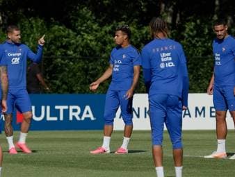 Vor dem Sechzehntelfinale gegen Schweden wächst die französische Euphorie auch in Deutschland. SPORT1-Reporter Niclas Löwendorf ist dabei in das französische WM-Feeling eingetaucht.