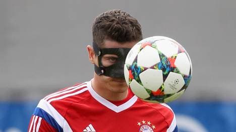 Robert Lewandowski mit Gesichtsmaske