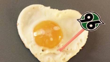 Hannover 96 schoss sich mit diesem Spiegelei  in die Herzen der 96-Fans