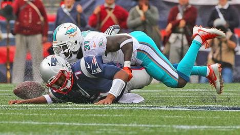 Jacoby Brissett von den New England Patriots wird gegen Miami gesackt
