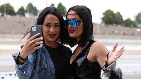 Brie und Nikki Bella überraschen mit öffentlichen Attacken gegen WWE