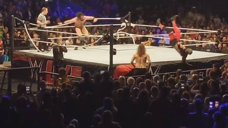 In einem Match mit Drew McIntyre (l.) und Bobby Lashley riss bei WWE das Seil