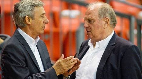 Svetislav Pesic (l.) will nun doch Trainer bei den Bayern bleiben