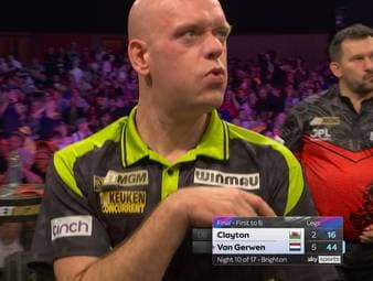 Jonny Clayton gewinnt den zehnten Abend der Premier League 2026 und holt im Finale gegen Michael van Gerwen einen deutlichen Rückstand auf.