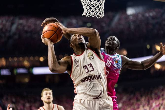 Nach Trainer-Aus: Bayern furios im Rekordspiel