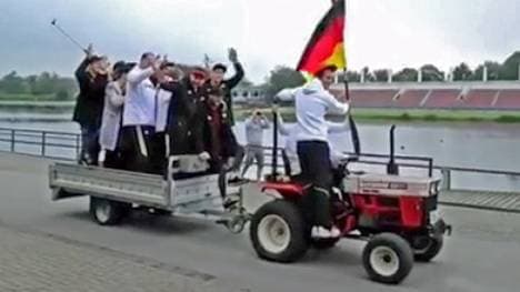 So feierten die deutschen Kanuten nachträglich die Olympia-Eröffnung