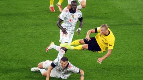 Dayot Upamecano (hinten) und Niklas Süle (unten) bearbeiteten Erling Haaland unermüdlich