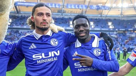 Taylan Bulut (l.) bleibt dem FC Schalke treu