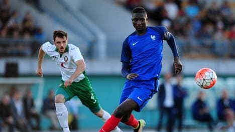 Sehrou Guirassy (r.) ist endgültig beim 1. FC Köln gelandet