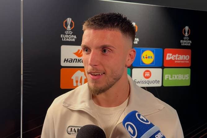 "Bosnische Köpfe sind härter": Demirovic mit Schiri-Anekdote