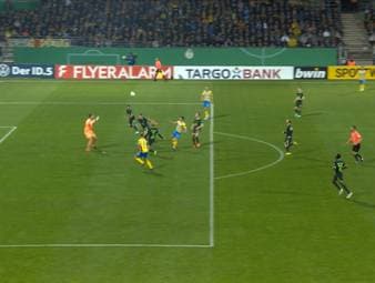 25 Kilometer Luftlinie trennen Braunschweig und Wolfsburg, das Niedersachsen-Duell ist in der Region mit Spannung erwartet worden. 