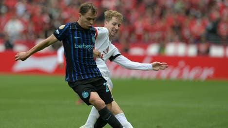 Zweikampf im Spiel Inter gegen Urawa