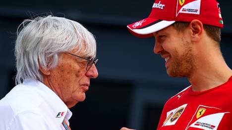 Bernie Ecclestone (l.) hat sich offenbar zu einer Rückkehr zum alten Quali-Modus bewegen lassen
