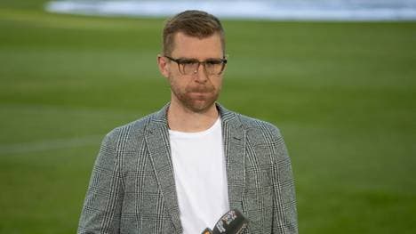 Per Mertesacker beweist seine Vielseitigkeit auf dem Eis