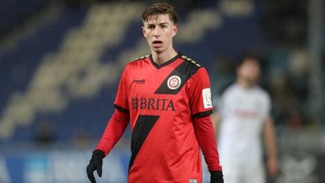 Bätzner spielte zwei Jahre lang in Wiesbaden