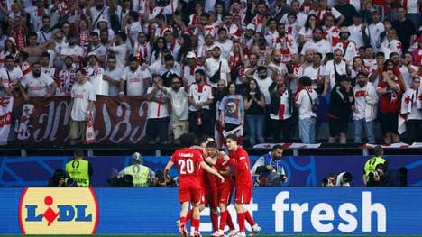 Güler wird von den Teamkollegen gefeiert