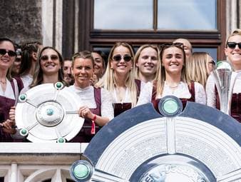 Bayern-Frauen feiern Double-Party in München