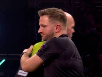 Arno Merk scheidet bei der Darts-WM aus. Der Deutsche lässt immer wieder sein Können aufblitzen, muss sich aber dem dreimaligen Weltmeister Michael van Gerwen geschlagen geben.
